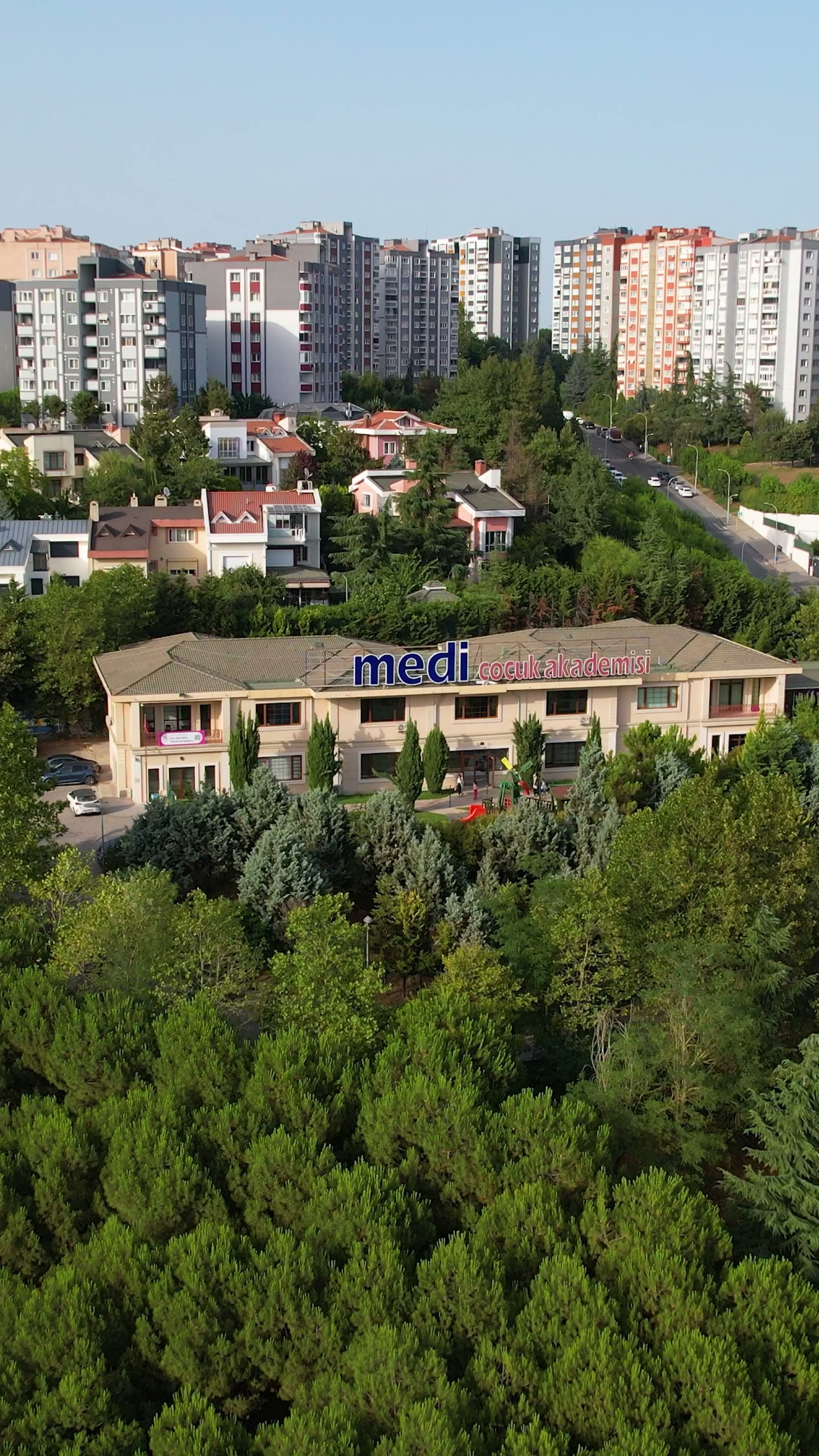 Okul binamiz — Medi Anaokulu, Başakşehir